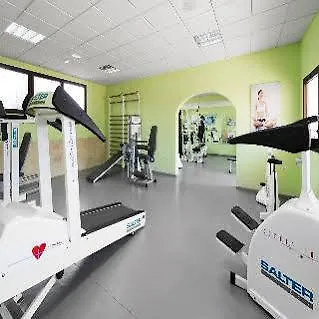 厄尔巴露西亚运动＆套房公寓